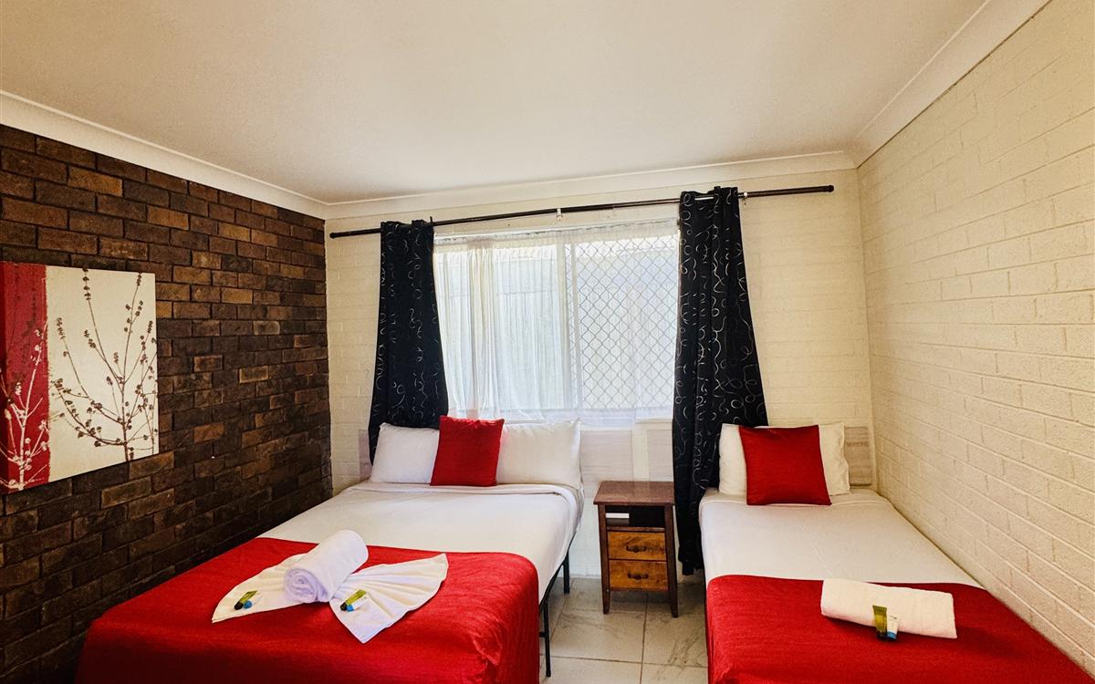 Family Room with two single beds at Arabella Motor Inn